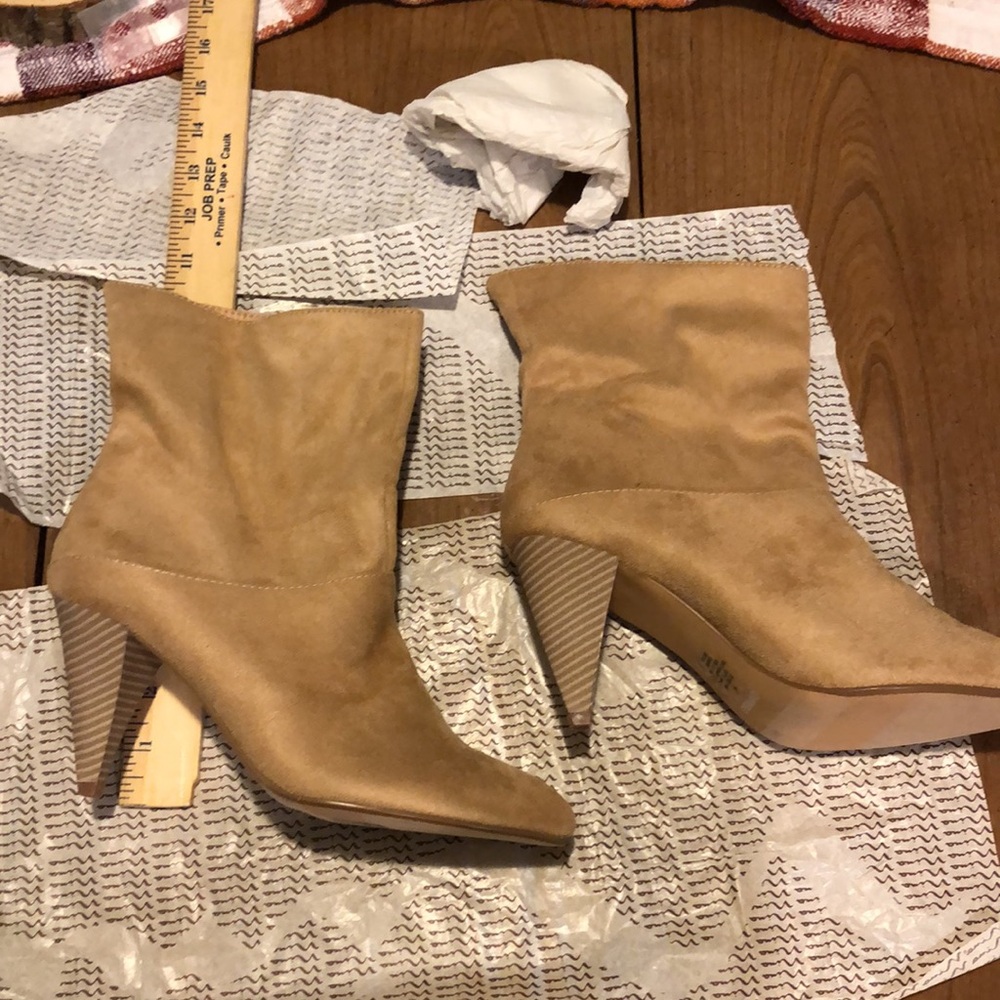 Express women 2” heel vegan tan suede bootie ankle boots shoes